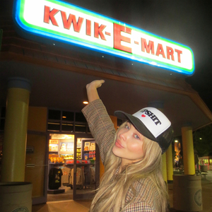 美女黑丝裸腿搞鸡巴
