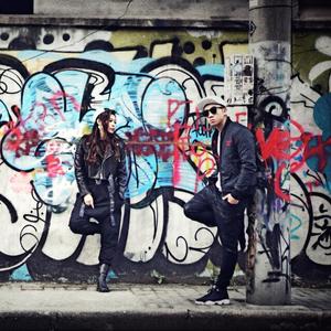 美女黑丝裸腿搞鸡巴
