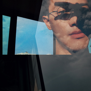 美女黑丝裸腿搞鸡巴
